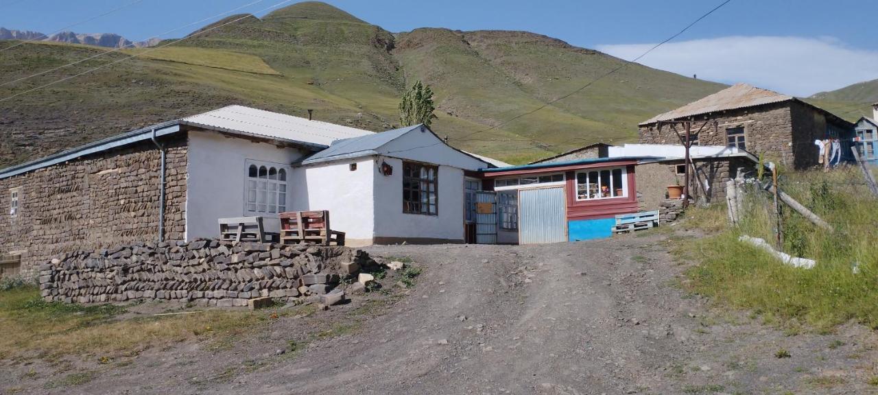 Zaur Guest Hause Hotel Xinaliq Buitenkant foto